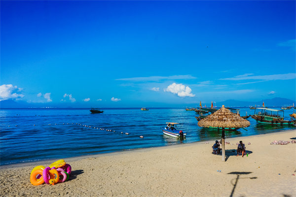 管理咨詢?nèi)绾螢榛葜萜髽I(yè)打造核心競(jìng)爭(zhēng)力？具體策略是？