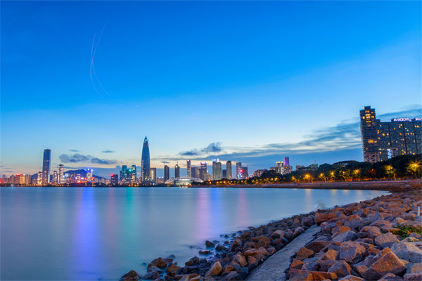 深圳戰(zhàn)略咨詢(xún)公司如何幫助企業(yè)制定長(zhǎng)遠(yuǎn)發(fā)展藍(lán)圖？