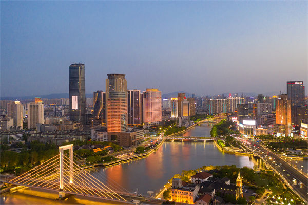 寧波戰(zhàn)略咨詢公司如何為企業(yè)定制長(zhǎng)遠(yuǎn)發(fā)展規(guī)劃？