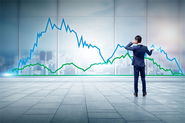 員工績(jī)效不佳，是應(yīng)該立即解雇還是給予改進(jìn)機(jī)會(huì)？