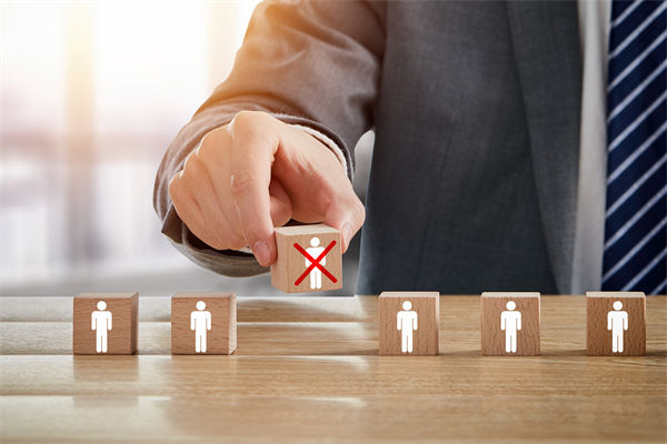 微軟在華外包公司一天裁員近2000人，人力資源管理怎么看？