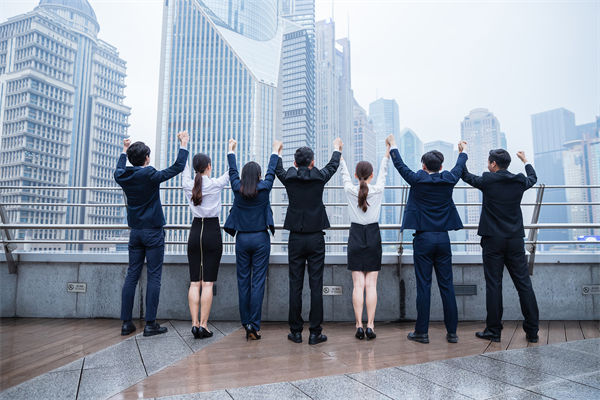 29歲男演員退圈回老家趕集擺攤，人力資源怎么看？