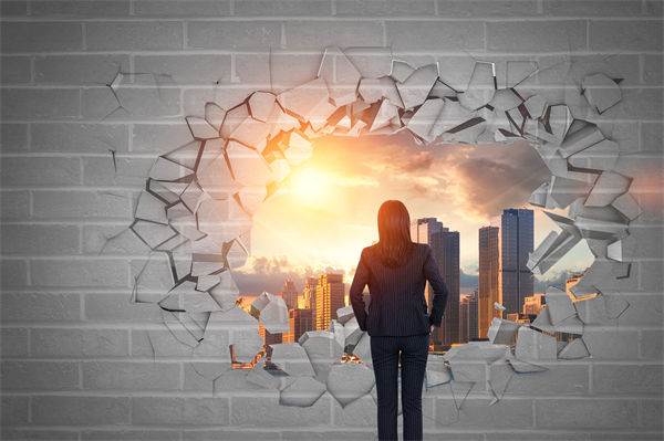 管理咨詢?nèi)绾瓮黄瞥Ｒ?guī)，為企業(yè)打造專屬競爭優(yōu)勢？