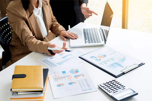 薪酬與市場(chǎng)脫節(jié)，員工抱怨不斷，如何對(duì)標(biāo)市場(chǎng)調(diào)薪？