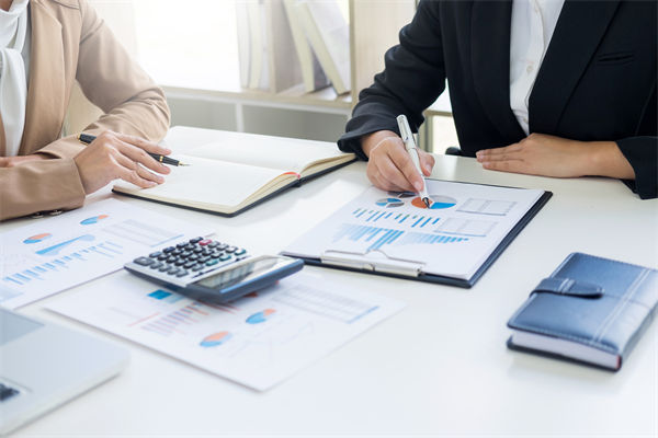 央行5月7日宣布降準(zhǔn)降息，對(duì)企業(yè)薪酬績(jī)效的啟示