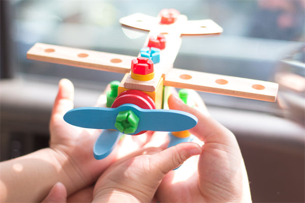 這些玩具可能正在悄悄傷害孩子，對(duì)關(guān)聯(lián)品牌的啟示