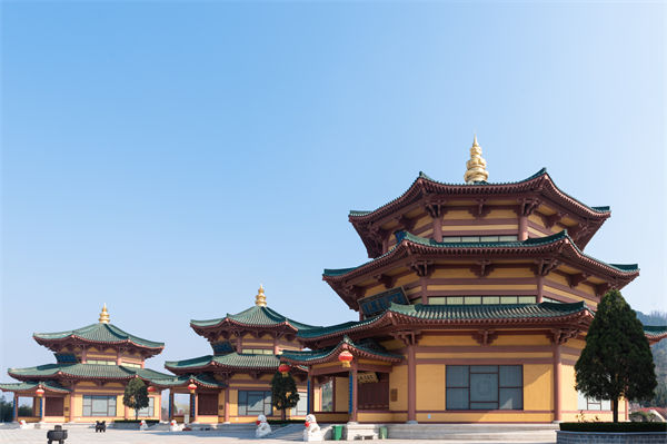 煙臺(tái)企業(yè)戰(zhàn)略模糊難落地？戰(zhàn)略咨詢(xún)公司如何精準(zhǔn)錨定增長(zhǎng)賽道？