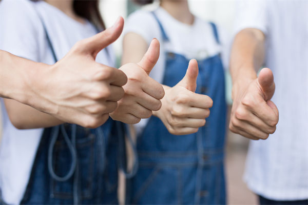 企業(yè)文化標(biāo)語掛滿墻，為何員工依然缺乏認同感？