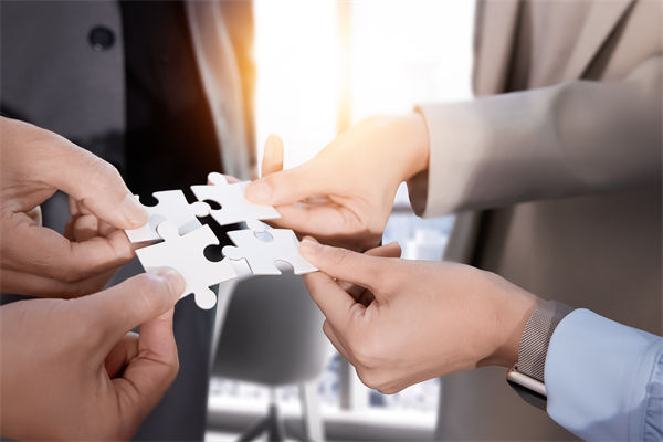 把頂層設(shè)計和問計于民統(tǒng)一起來，對企業(yè)戰(zhàn)略的啟示