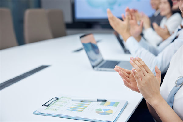 文化手冊寫滿崇高理念，基層執(zhí)行為何總唱反調(diào)？