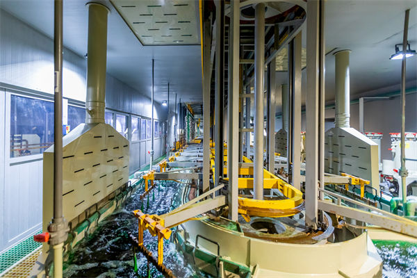 精益管理在提升產(chǎn)品質(zhì)量方面有哪些具體策略和方法？