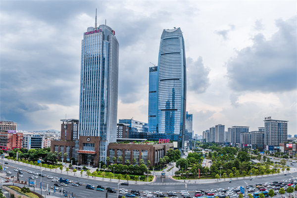 企業(yè)卡在增長瓶頸管理老套，東莞管理咨詢能劈開新路嗎？