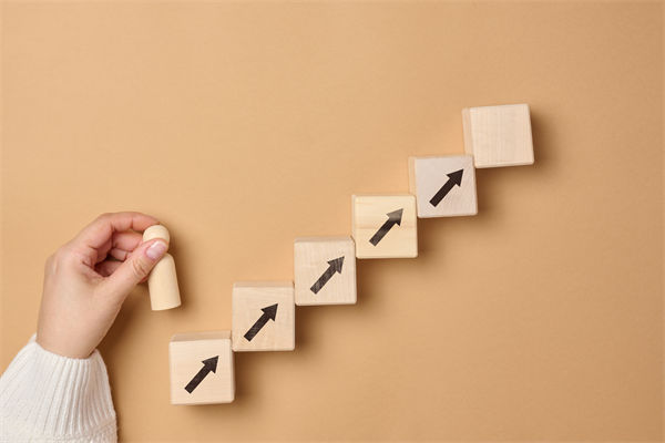 戰(zhàn)略目標層層分解后，部門協(xié)同為何反成內(nèi)耗根源？