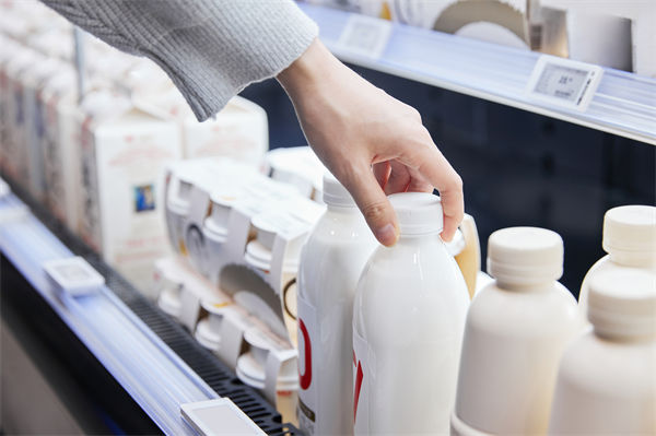 常溫純牛奶中禁止添加復(fù)原乳，集成供應(yīng)鏈怎么看？